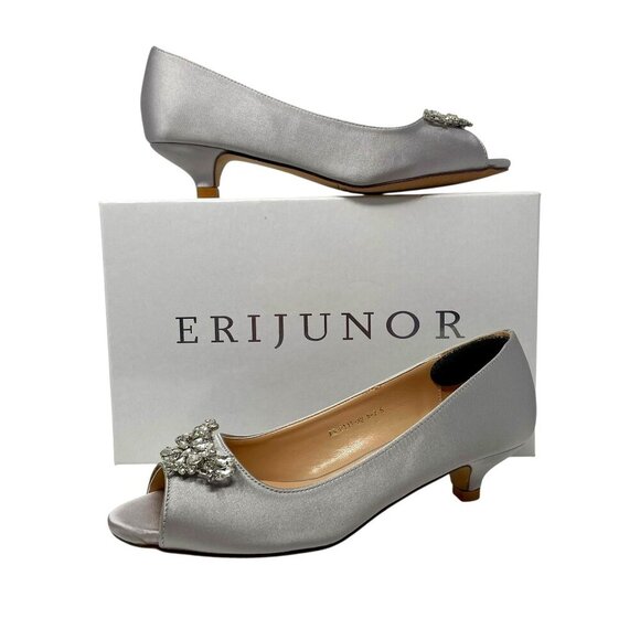 NWT ERIJUNOR Kitten Heel Satin Party/Dance Pumps Silver Rhinestone Brooch 7.5 - Picture 1 of 15